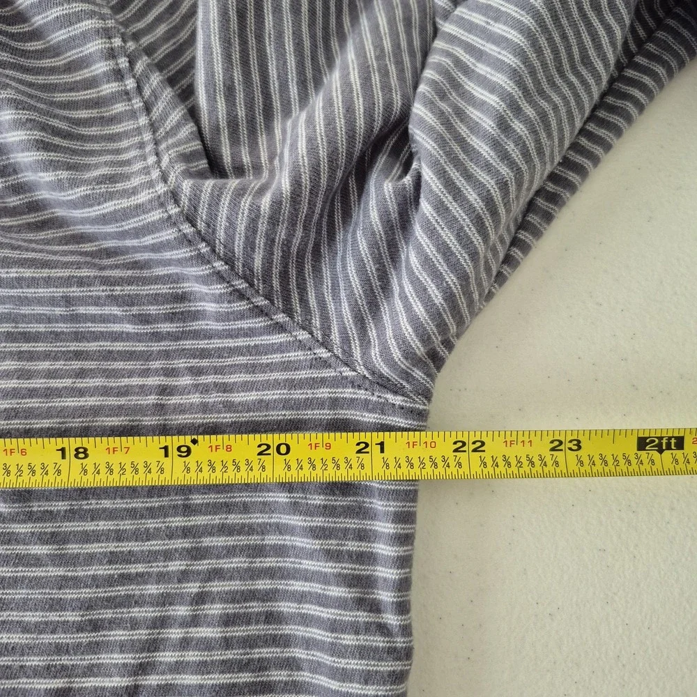 Johnnie O Pullover Mens Medium Light‎ Gray Striped JMKO 2140 Hangin Out Sweater - Picture 8 of 10